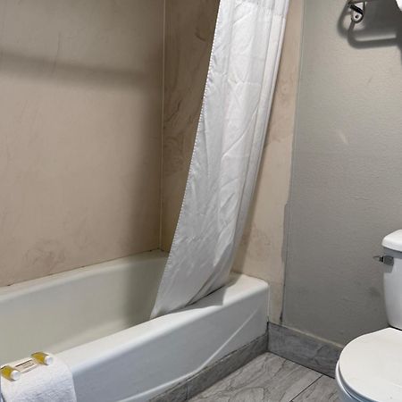 Days Inn By Wyndham Ontario Airport Экстерьер фото