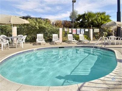 Days Inn By Wyndham Ontario Airport Удобства фото