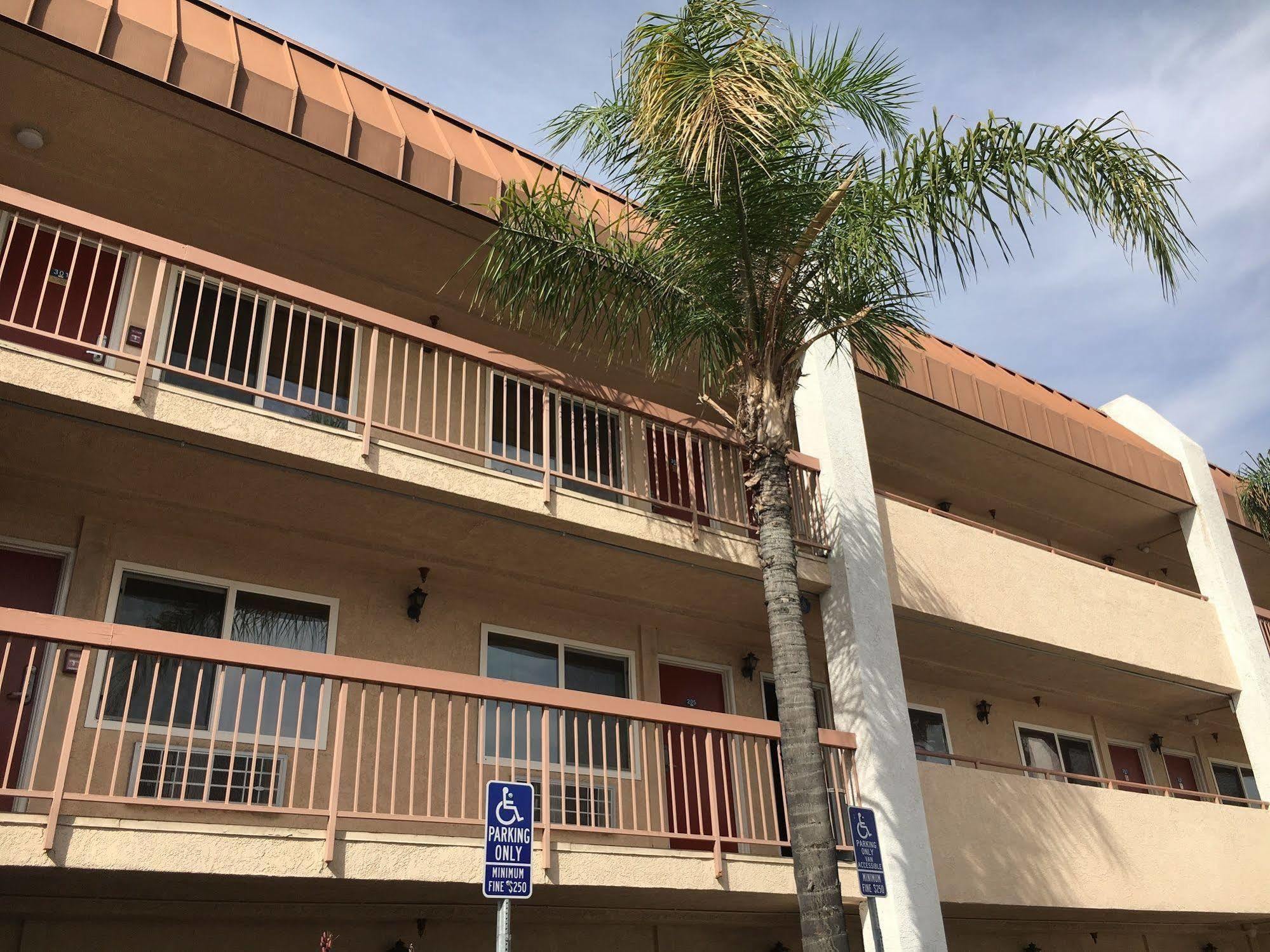 Days Inn By Wyndham Ontario Airport Экстерьер фото