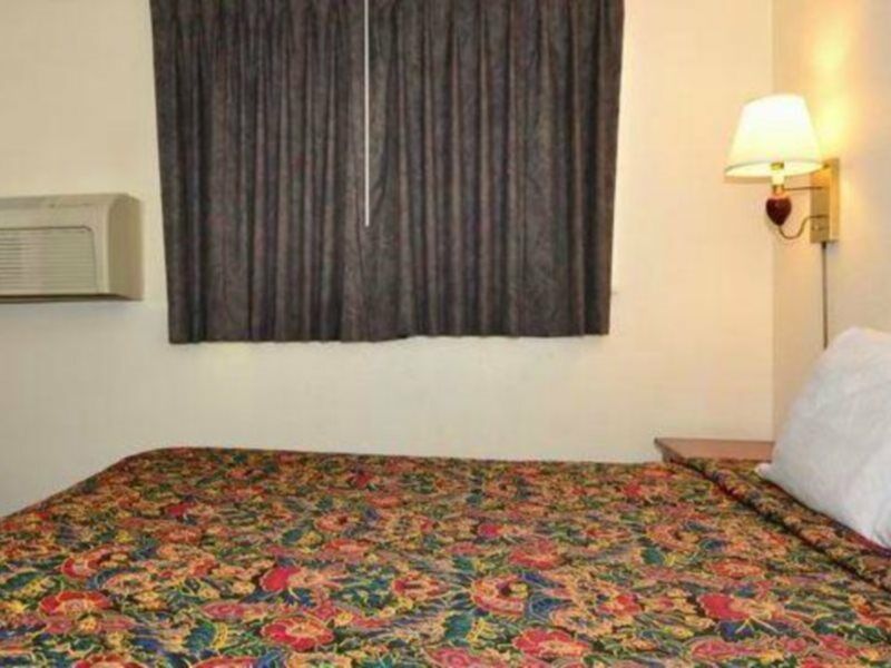 Days Inn By Wyndham Ontario Airport Экстерьер фото