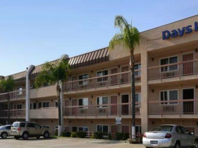 Days Inn By Wyndham Ontario Airport Экстерьер фото