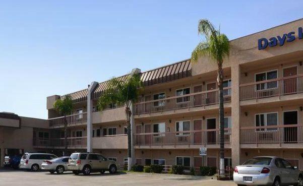 Days Inn By Wyndham Ontario Airport Экстерьер фото